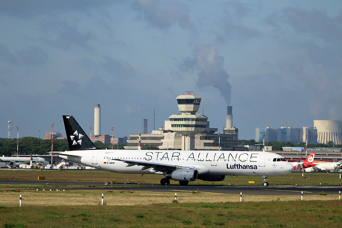 Lufthansa, Airbus A 321-131, D-AIRW  Heibronn , TXL, 25.05.2017