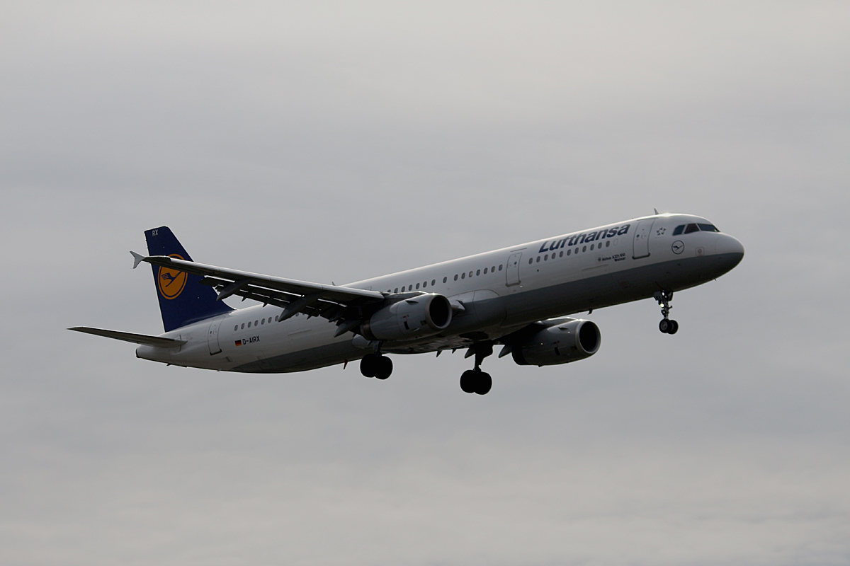 Lufthansa, Airbus A 321-131, D-AIRX  Wismar , TXL, 04.09.2016
