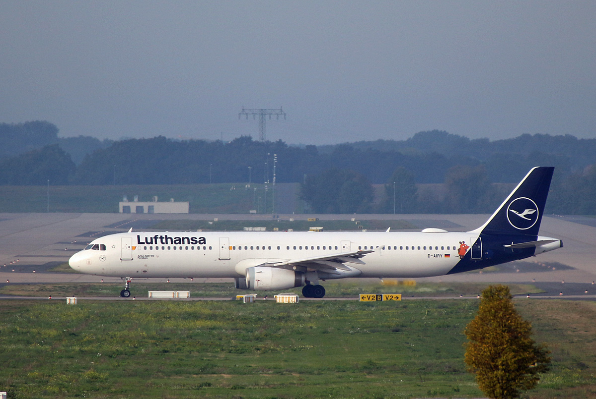 Lufthansa, Airbus A 321-131, D-AIRY  Flensburg   Die Maus , BER, 08.10.2022
