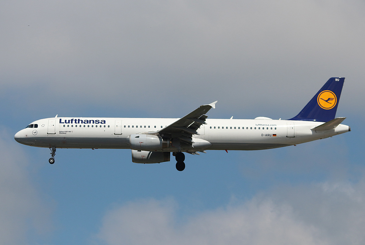 Lufthansa, Airbus A 321-131, D-AIRZ  Würzburg , TXL, 26.05.2017