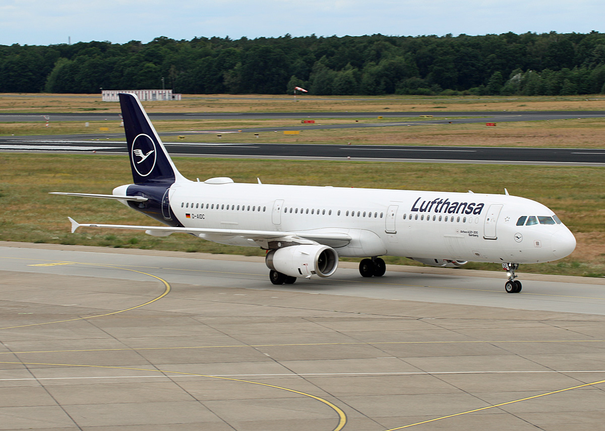 Lufthansa, Airbus A 321-231, D-AIDC  Bamberg , TXL, 05.07.2020