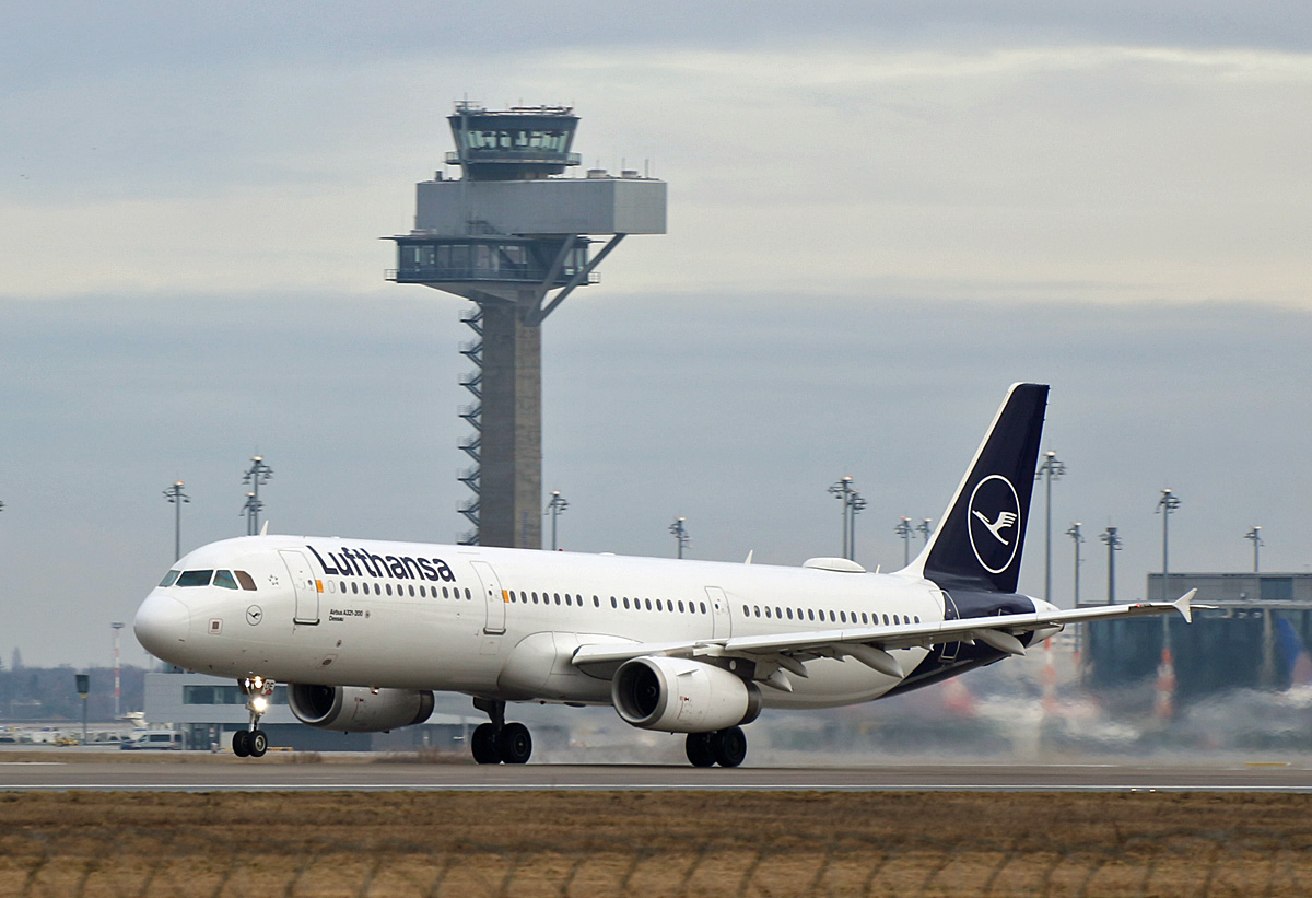 Lufthansa, Airbus A 321-231, D-AIDE  Dessau , BER, 10.02.2024