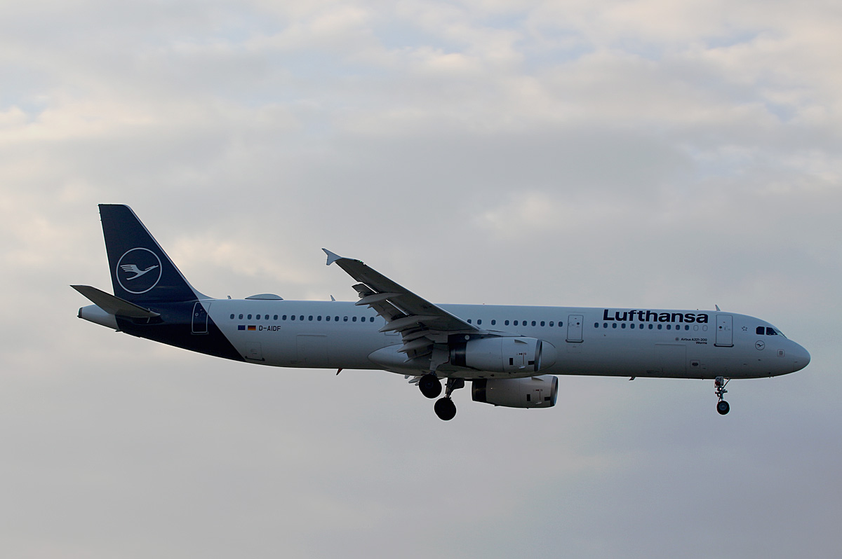 Lufthansa, Airbus A 321-231, D-AIDF  Worms , TXL, 05.03.2020
