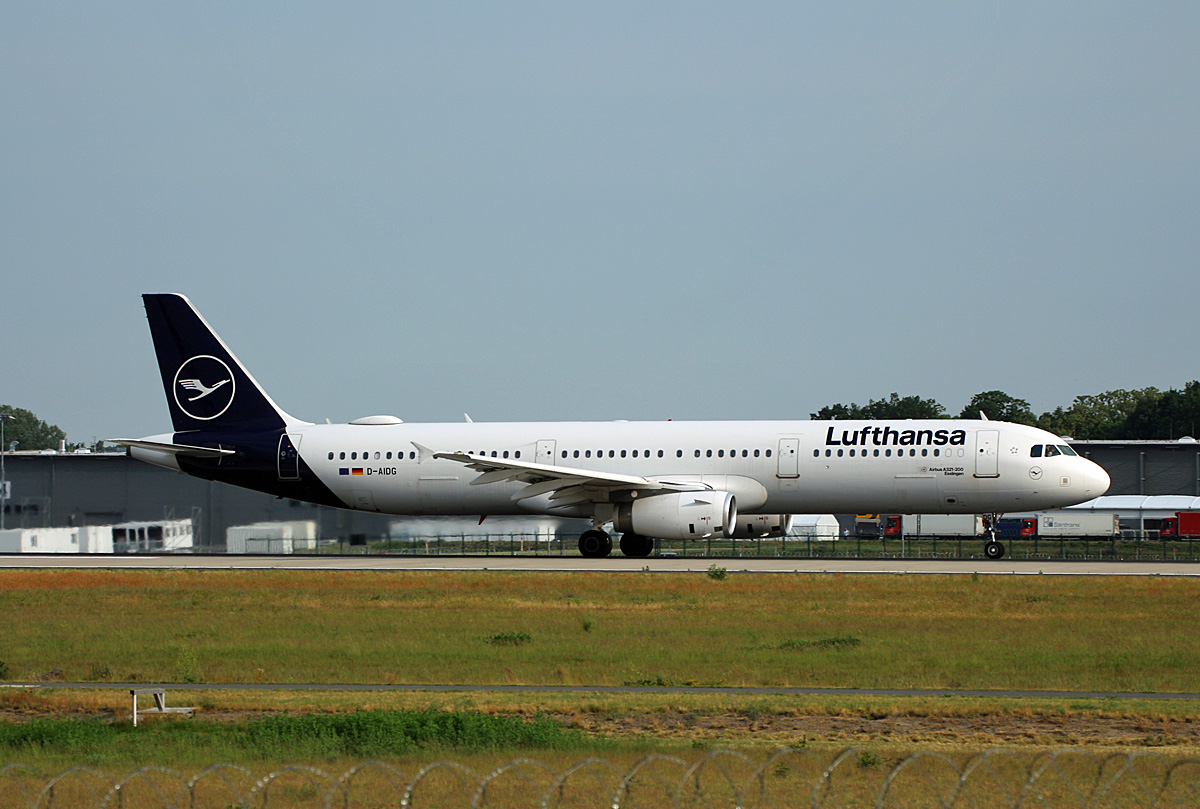 Lufthansa, Airbus A 321-231, D-AIDG  Esslingen , BER, 04.06.2022