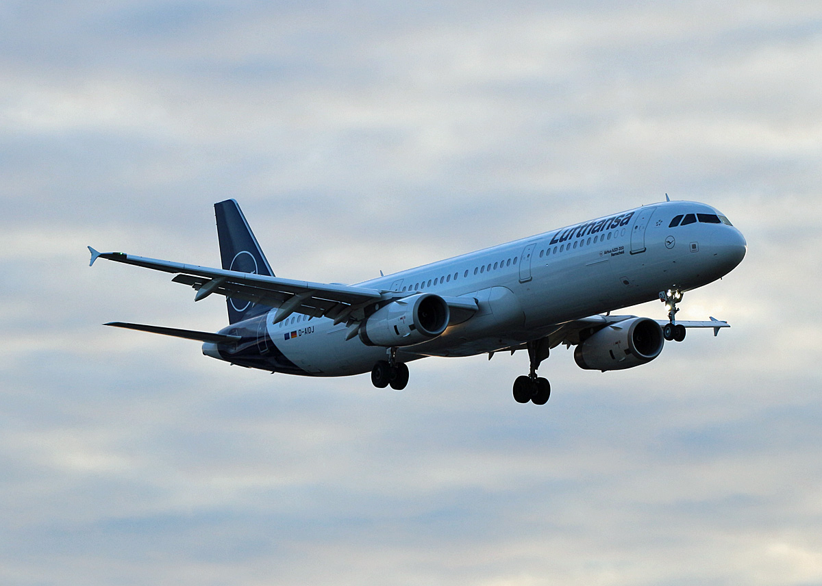 Lufthansa, Airbus A 321-231, D-AIDJ  Remscheid , TXL, 29.12.2019