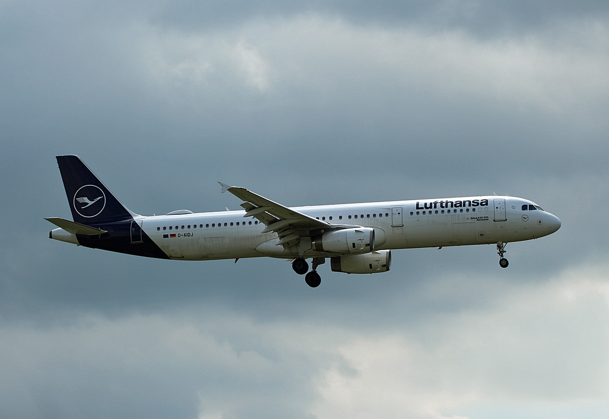 Lufthansa, Airbus A 321-231, D-AIDJ  Remscheid , BER, 21.05.2022