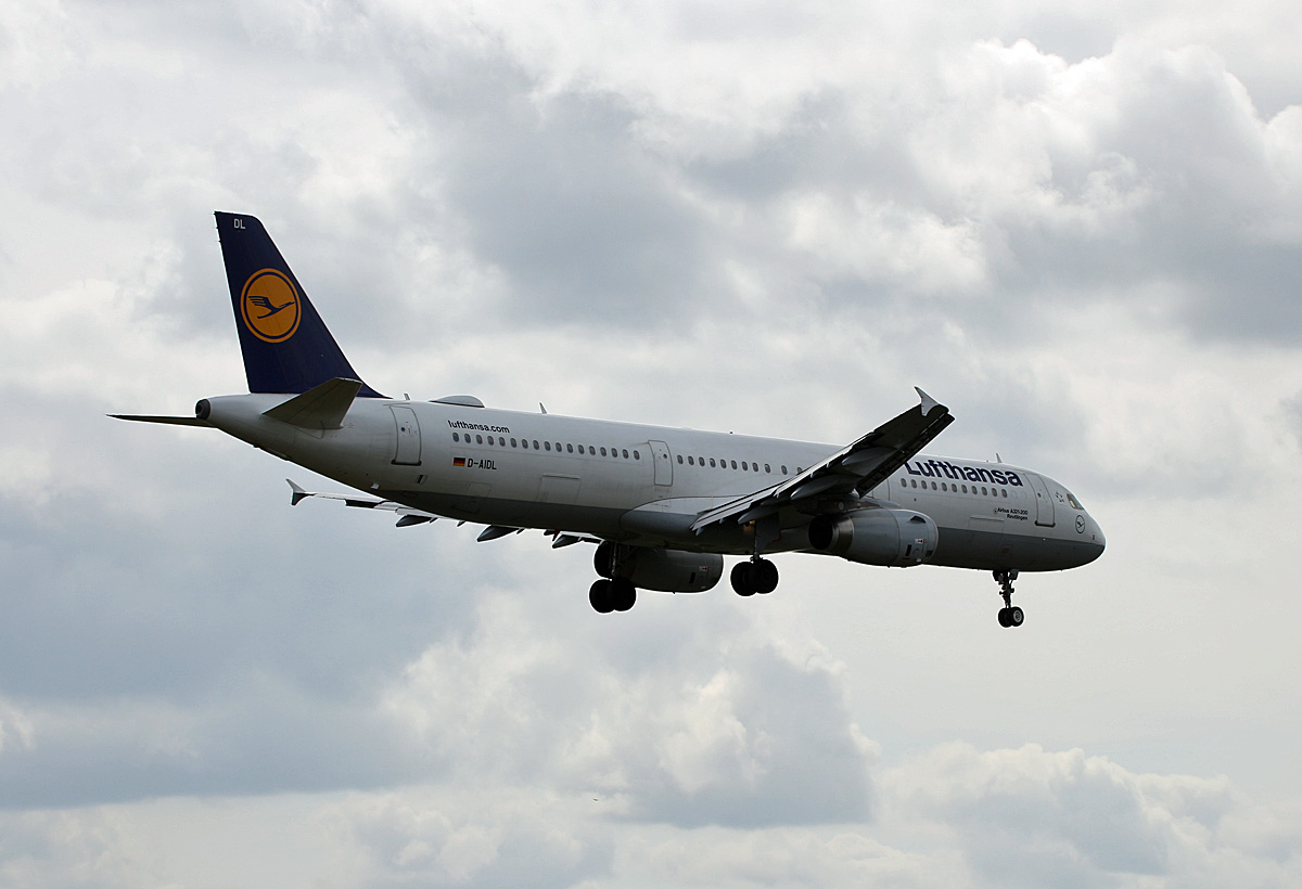 Lufthansa, Airbus A 321-231, D-AIDL  Reutlingen , TXL, 03.05.2019