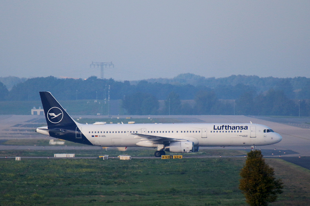 Lufthansa, Airbus A 321-231, D-AIDL  Reutlingen  , BER, 08.10.2022