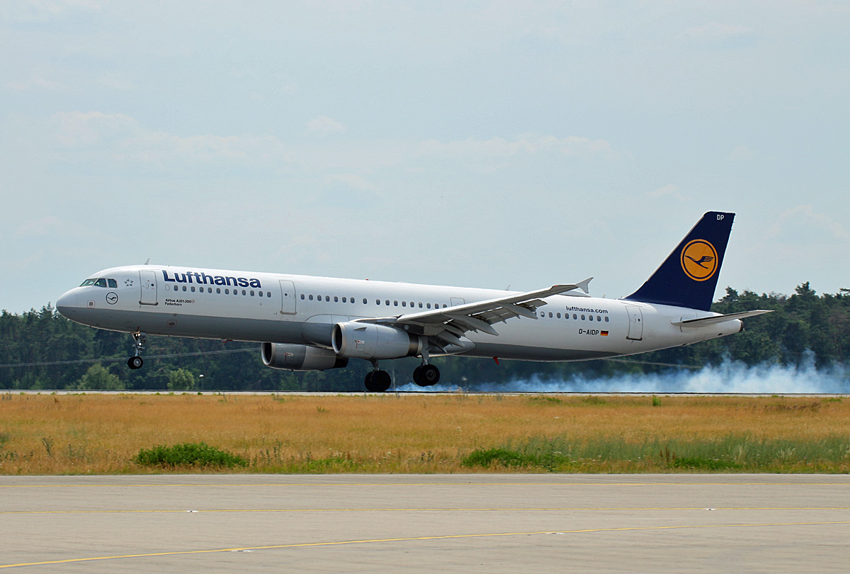 Lufthansa, Airbus A 321-231, D-AIDP  Paderborn , BER, 24.06.2022