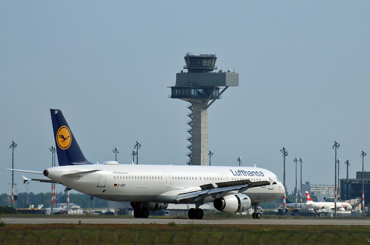 Lufthansa, Airbus A 321-231, D-AIDP  Paderborn , BER, 04.06.2022