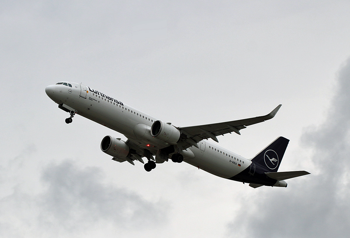 Lufthansa, Airbus A 321-271NX, D-AIEA  Aachen , BER, 19.08.2021