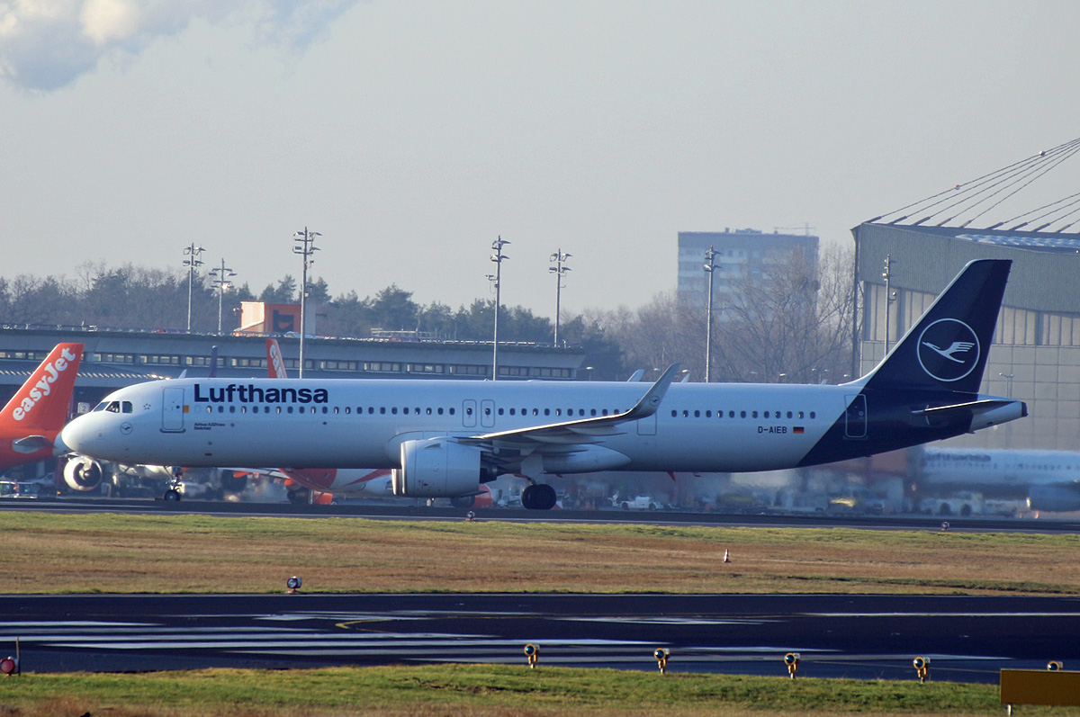 Lufthansa, Airbus A 321-271NX, D-AIEB  Bielefeld , TXL, 20.12.2019