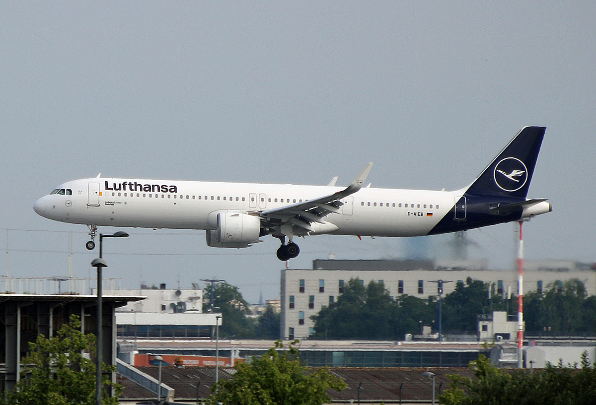 Lufthansa, Airbus A 321-271NX, D-AIEB  Bielefeld , BER, 23.07.2023