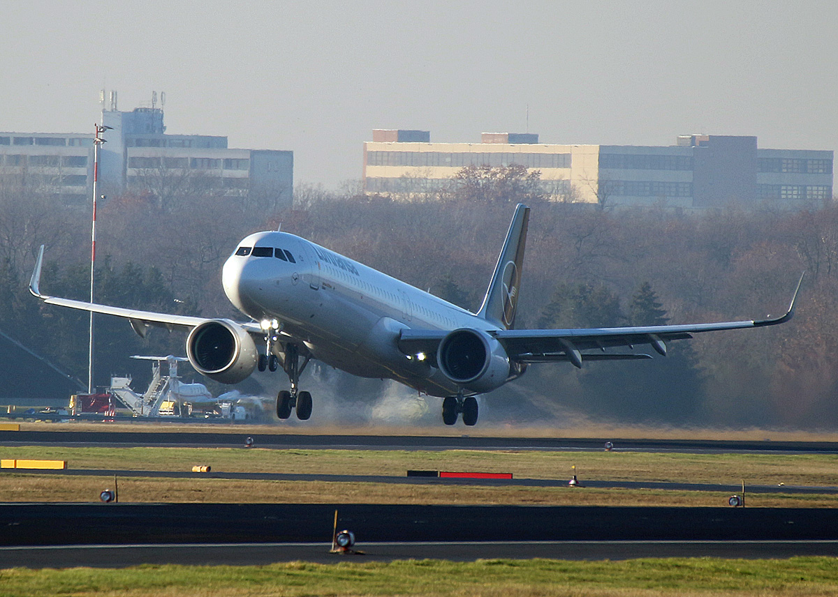 Lufthansa, Airbus A 321-271NX, D-AIED  Düren , TXL; 20.12.2019