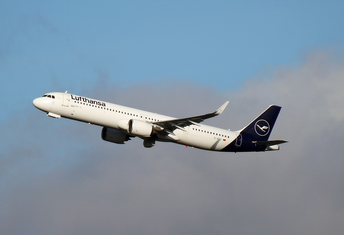 Lufthansa, Airbus A 321-271NX, D-AIEE  Minden , BER, 26.11.2023