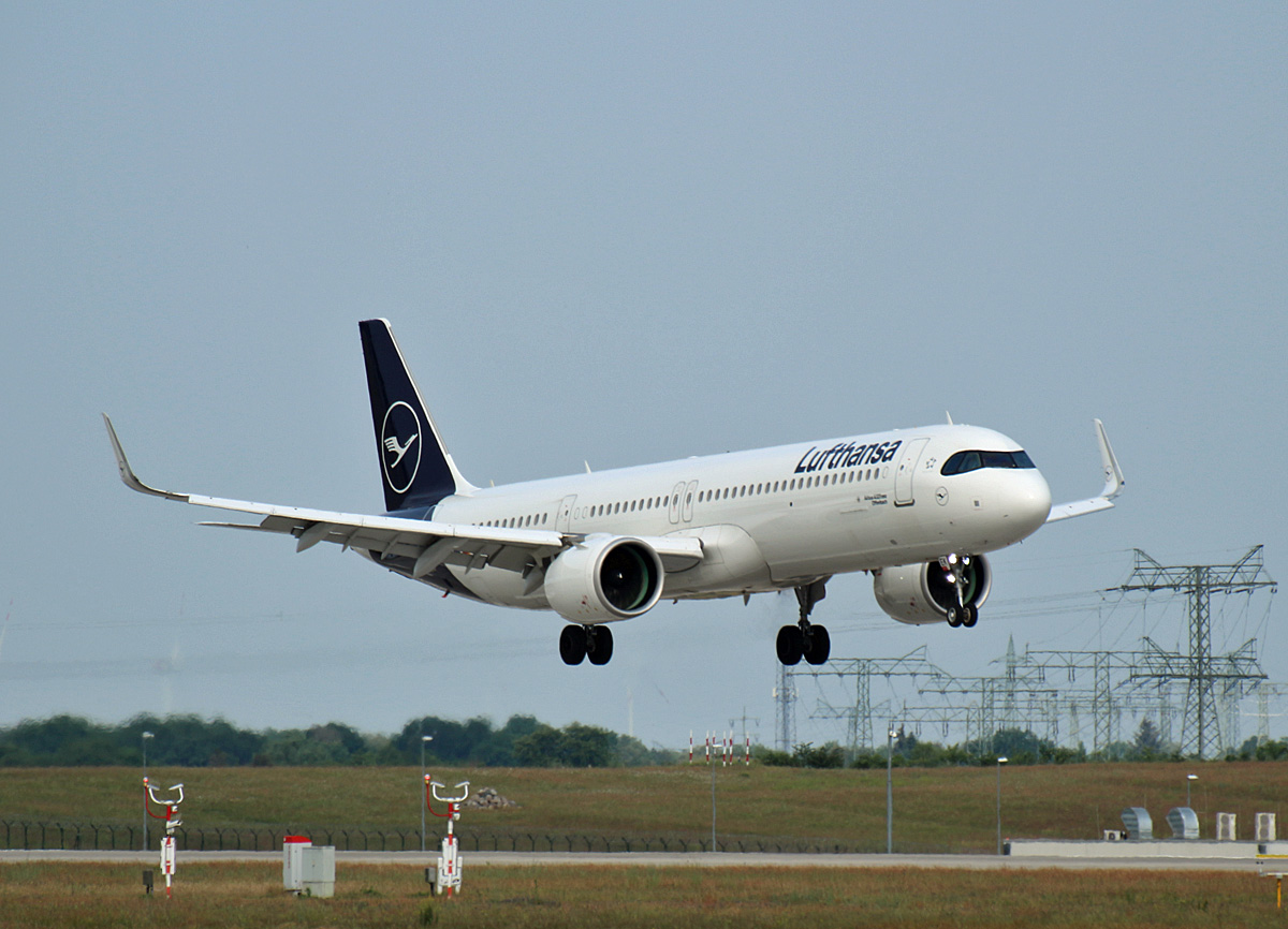 Lufthansa, Airbus A 321-271NX, D-AIEK  Offenbach , BER, 04.06.2022