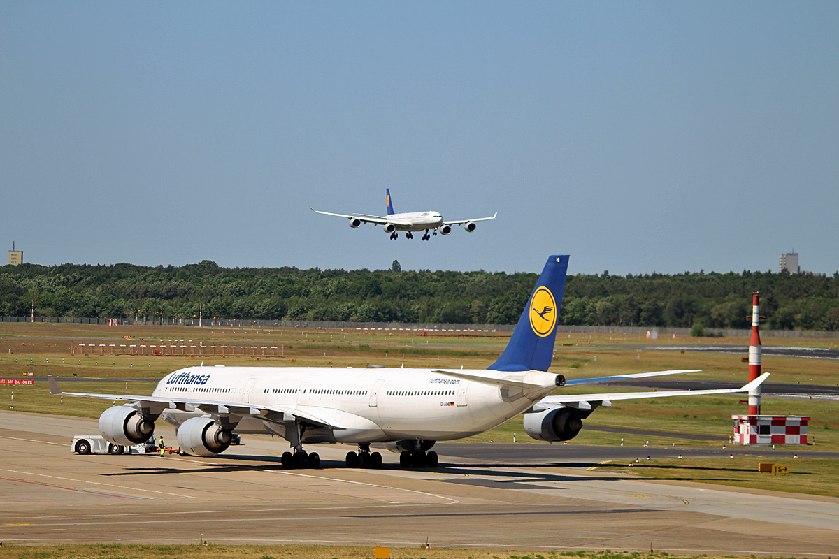 Lufthansa, Airbus A 340-642, D-AIHI, D-AIHU, TXL, 20.05.2018