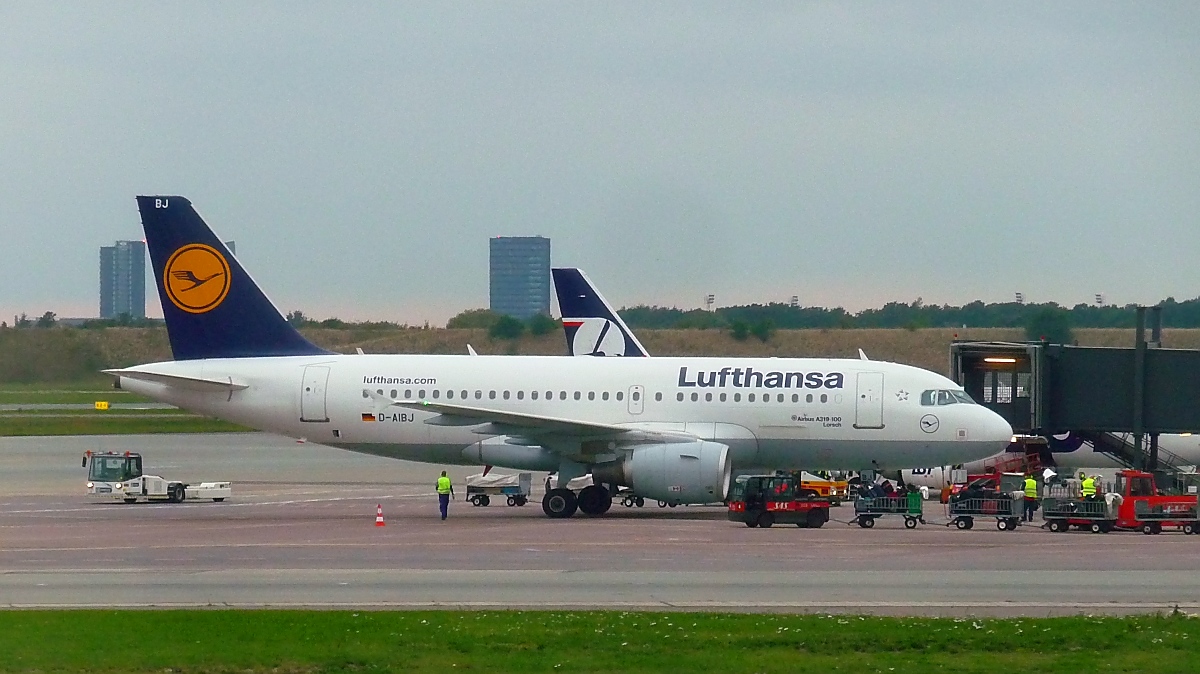 Lufthansa Airbus A319-100  Lorsch  D-AIBJ in Kastrup am Terminal B, 1.10.2015