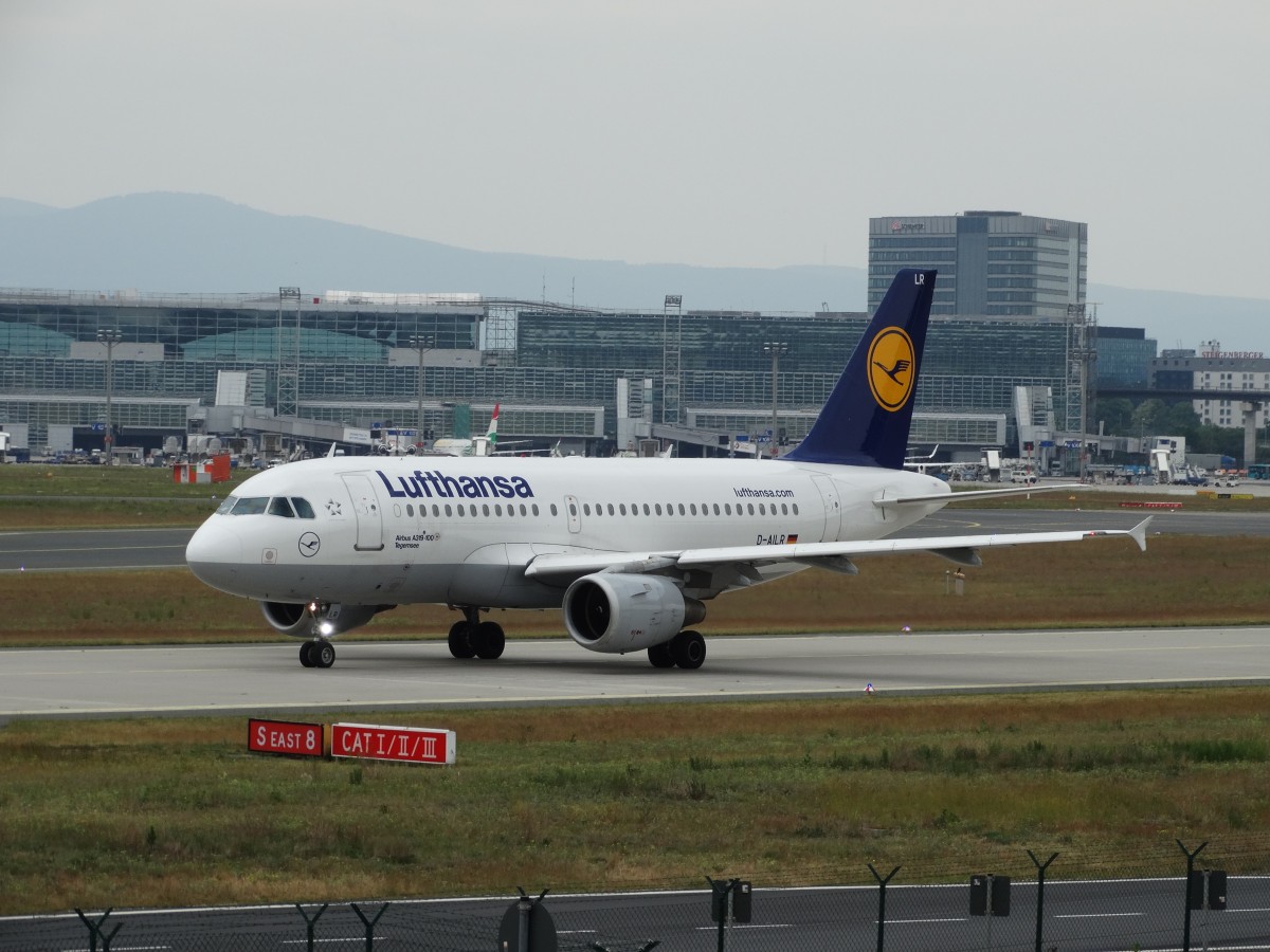 Lufthansa Airbus A319-100 Tegernsee (D-AILR) in Frankfurt am Main Flughafen am 23.05.15 von einen Planespotterpunkt aus fotografiert