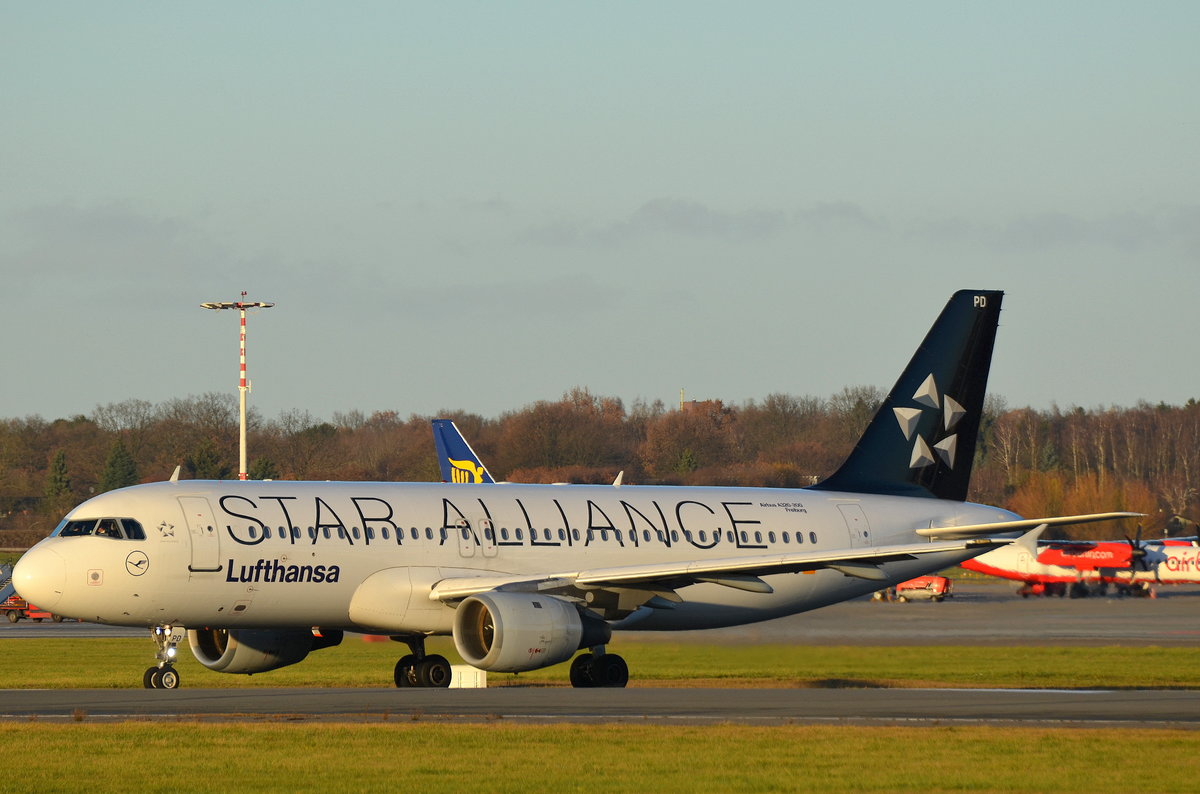 Lufthansa Airbus A320-200 D-AIPD Freiburg am 27.11.16 in Hamburg Fuhlsbüttel aufgenommen,
