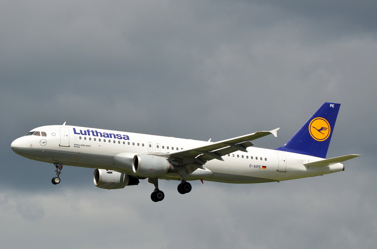 Lufthansa Airbus A320-200 D-AIPE Kassel vor der Landung in Hamburg Fuhlsbüttel am 04.07.17