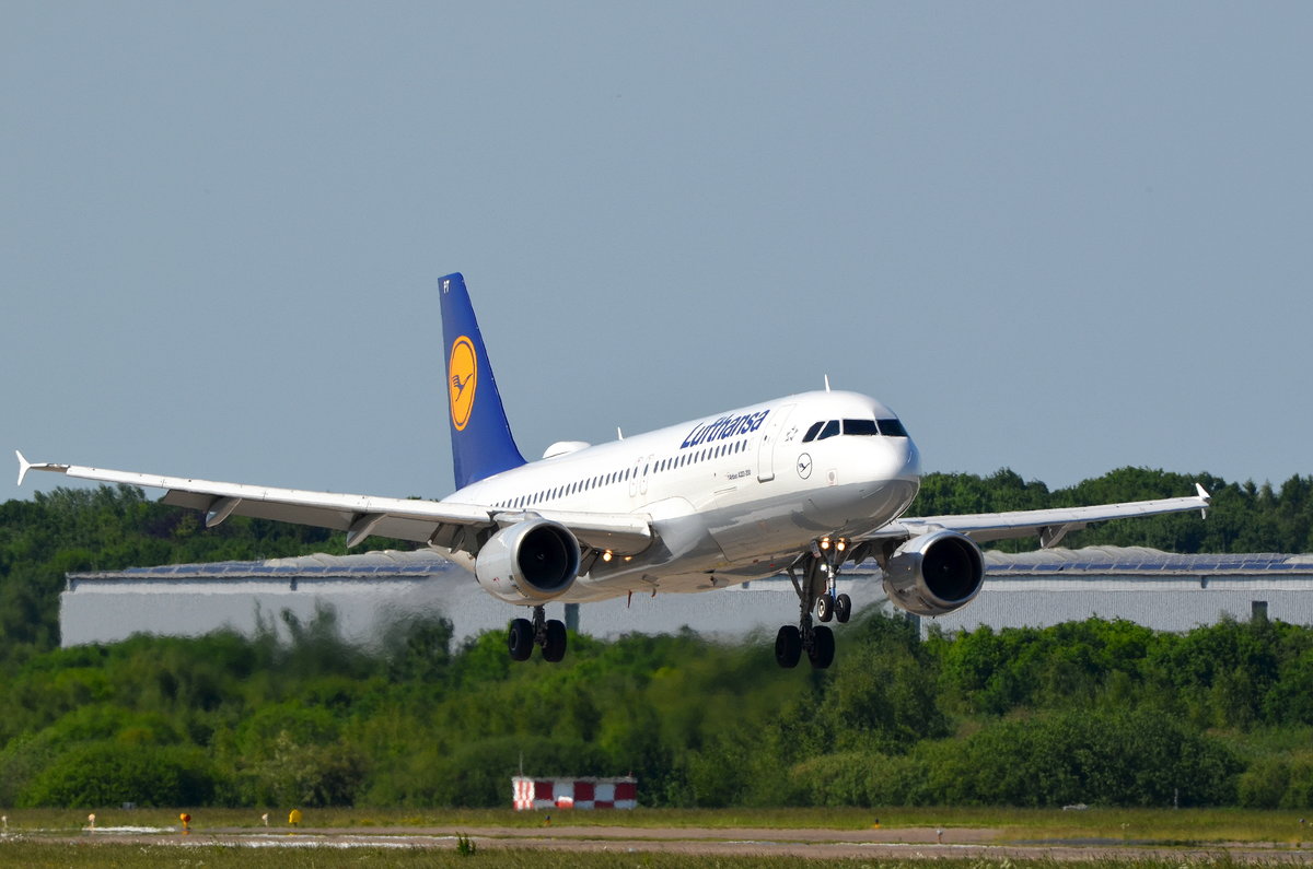 Lufthansa Airbus A320-200 D-AIPT vor der Landung auf dem Airport Hamburg Helmut Schmidt am 21.05.18