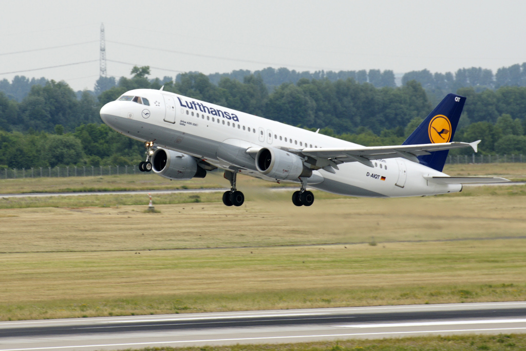 Lufthansa Airbus A320-211 D-AIQT EDDL-DUS, 14.06.2015