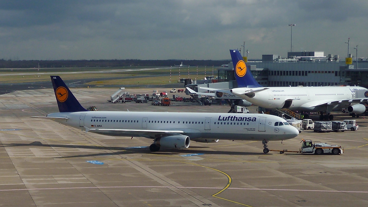 Lufthansa Airbus A321-131 D-AIRA in DUS, 12.4.13