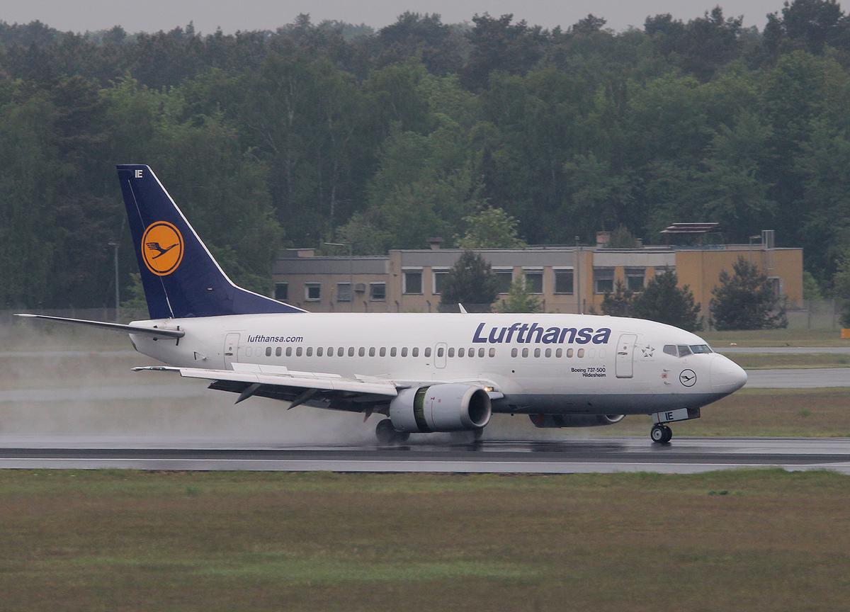 Lufthansa B 737-530 D-ABIE  Hildesheim  nach der Landung in Berlin-Tegel am 18.05.2013