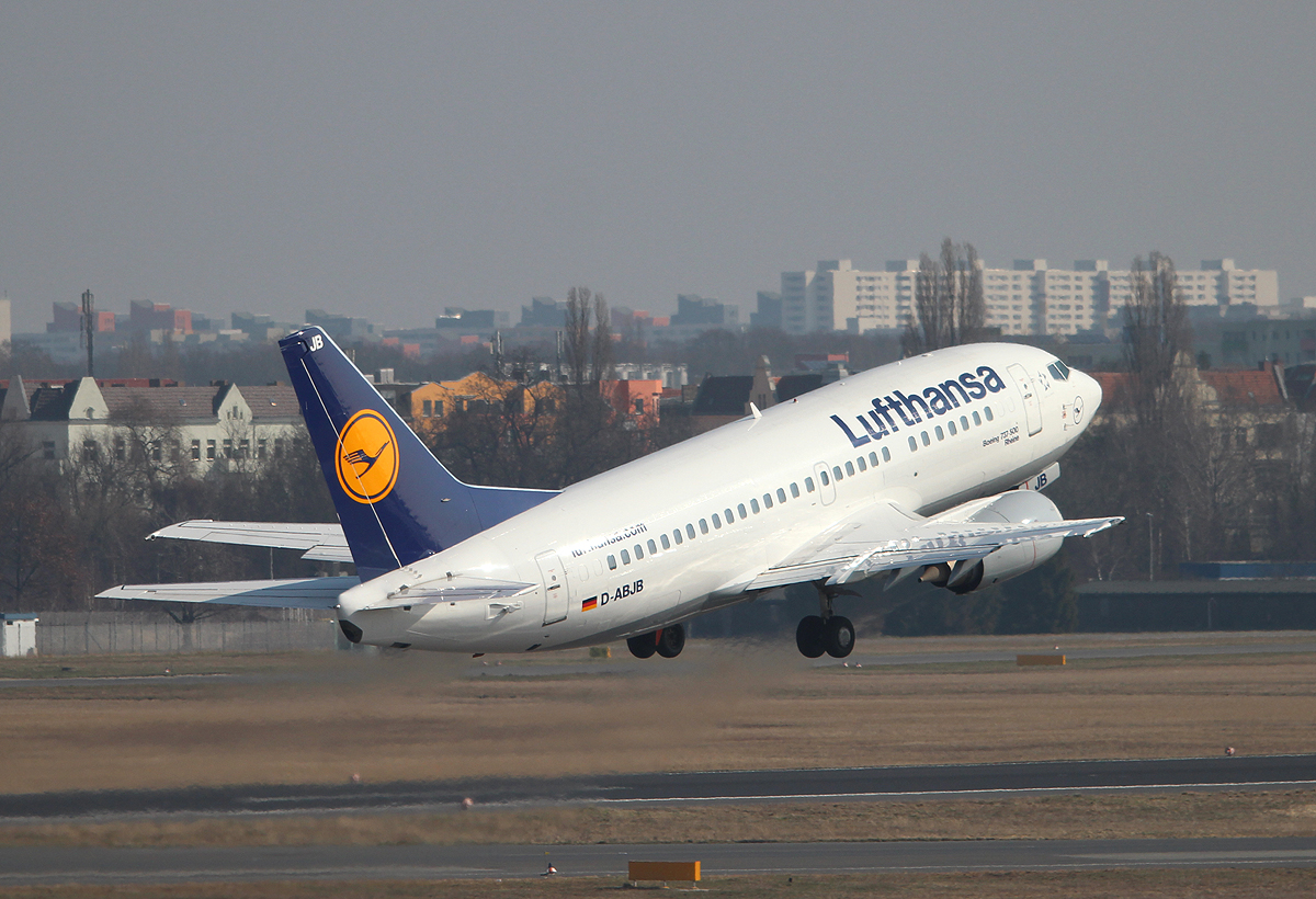 Lufthansa B 737-530 D-ABJB  Rheine  beim Start in Berlin-Tegel am 14.04.2013
