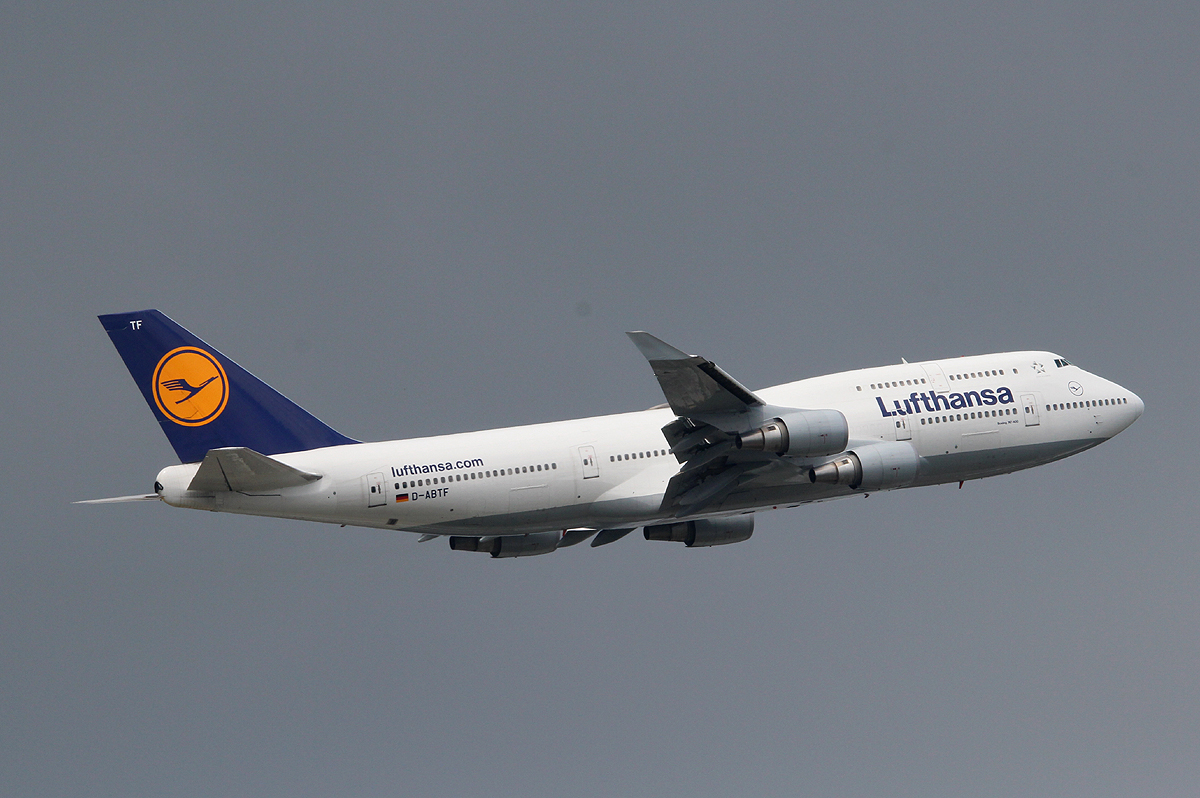 Lufthansa B 747-430(M) D-ABTF beim Start in Frankfurt am 10.06.2013
