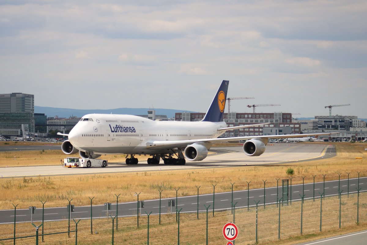 Lufthansa Boeing 747-800 D-ABYL am 07.07.18 in Frankfurt am Main Flughafen