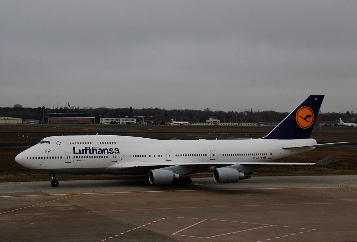 Lufthansa, Boeing B 747-430, D-ABTK  Kiel , TXL, 25.11.2016