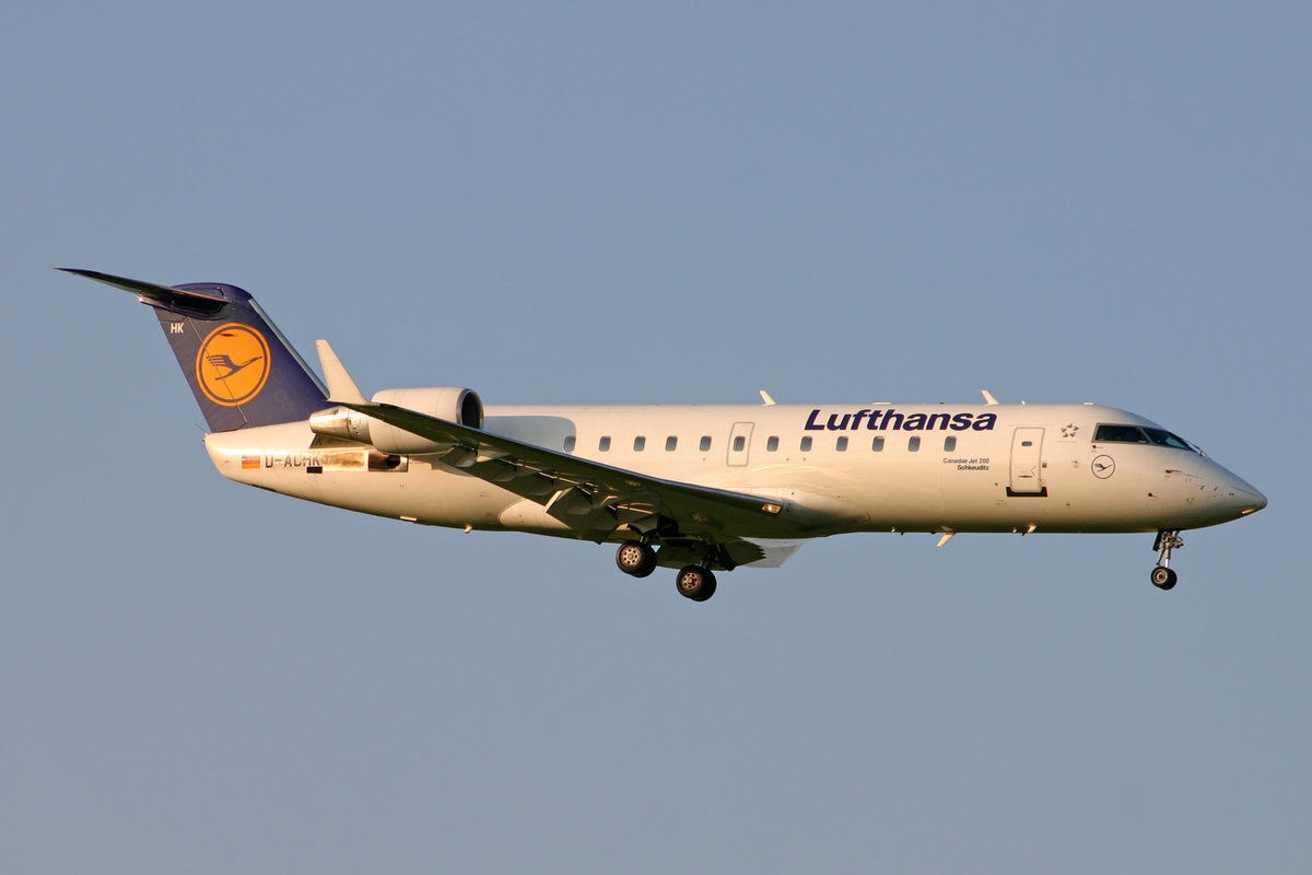 Lufthansa CityLine, D-ACHK Bombardier CRJ-200LR, msn: 7499,  Schkeuditz , 17.August 2005, ZRH Zürich, Switzerland.