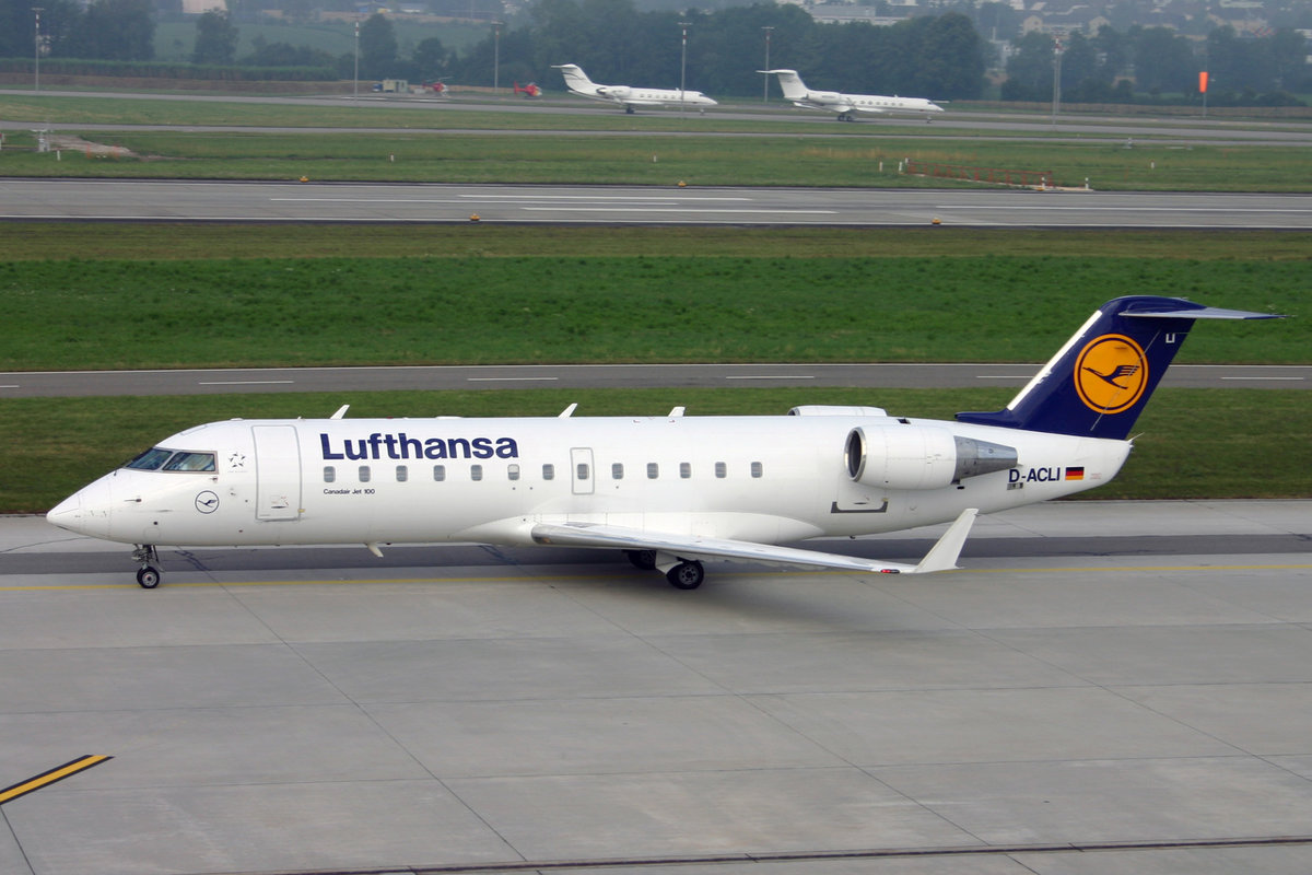Lufthansa CityLine, D-ACLI, Bombardier CRJ-200LR, msn: 7019, 09.Juli 2005, ZRH Zürich, Switzerland.