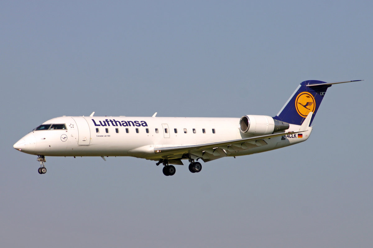 Lufthansa CityLine, D-ACLK, Bombardier CRJ-100LR, msn: 7023, 02.Juni 2005, ZRH Zürich, Switzerland.