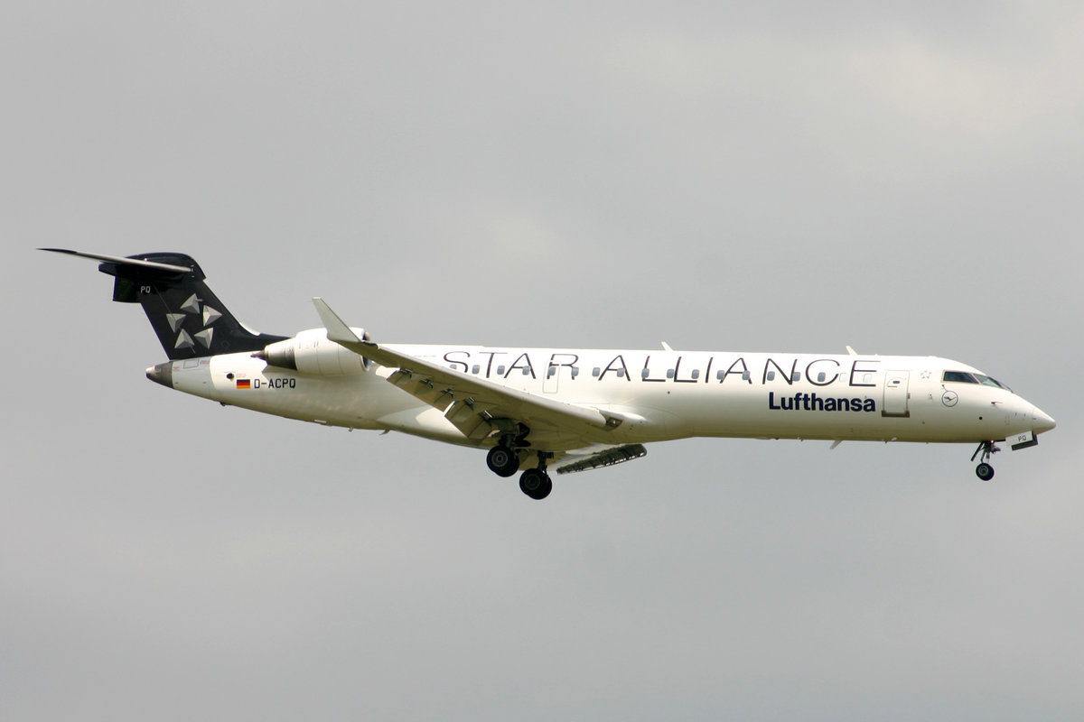 Lufthansa CityLine, D-ACPQ, Bombardier CRJ-701ER, msn: 10091,  Lübbecke , 18.Mai 2005, FRA Frankfurt, Germany.
