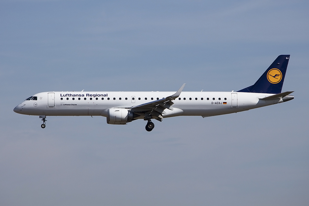 Lufthansa - CityLine, D-AEBJ, Embraer, ERJ-195, 06.08.2015, MUC, München, Germany 


