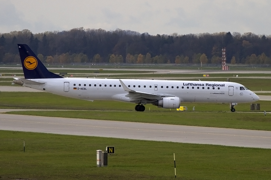 Lufthansa - CityLine, D-AEBL, Embraer, ERJ-195, 29.10.2013, MUC, München, Germany




