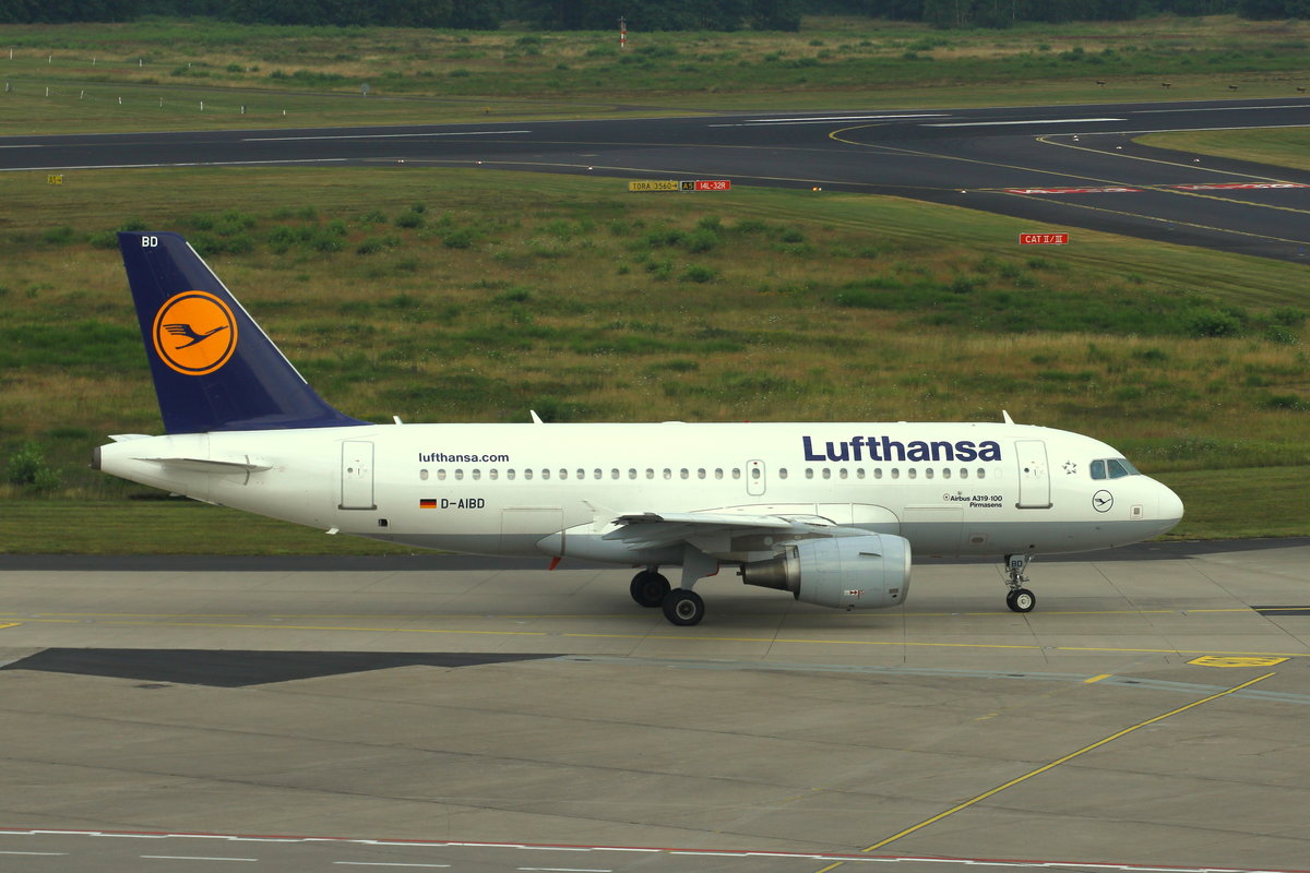 Lufthansa, D-AIBD 'Pirmasens', Airbus A319-112, rollt zum Start von Köln-Bonn (CGN/EDDK) nach München (MUC). Aufnahmedatum: 24.07.2016