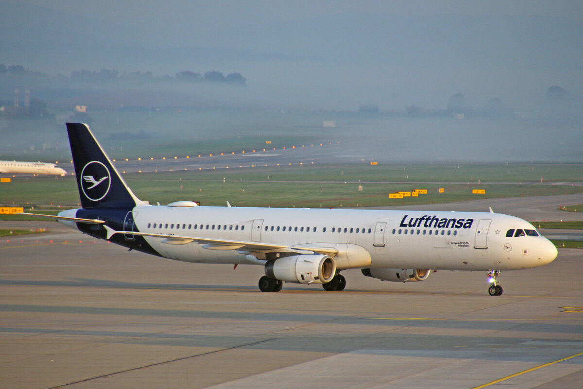 Lufthansa, D-AIDA, Airbus A321-231, msn: 4360, Pforzheim , 16.Oktober 2021, ZRH Zürich, Switzerland.