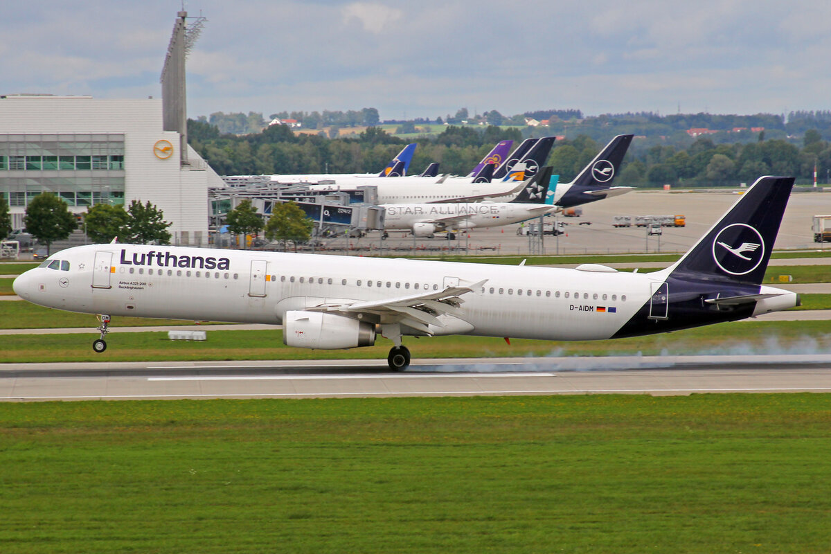 Lufthansa, D-AIDM, Airbus A321-231, msn: 4916,  Recklinghausen , 11.September 2022, MUC München, Germany.