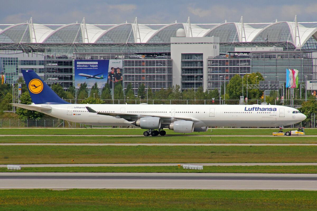 Lufthansa, D-AIHP, Airbus A340-642, msn: 771, 11.September 2022, MUC München, Germany.