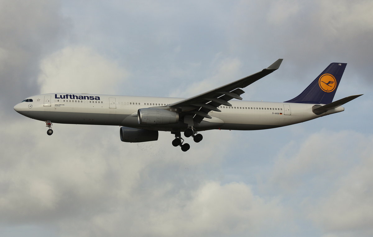 Lufthansa, D-AIKB,(c/n 576),Airbus A 330-343X,30.10.2016, HAM-EDDH, Hamburg, Germany (Name: Cuxhaven) (Für LHT)
