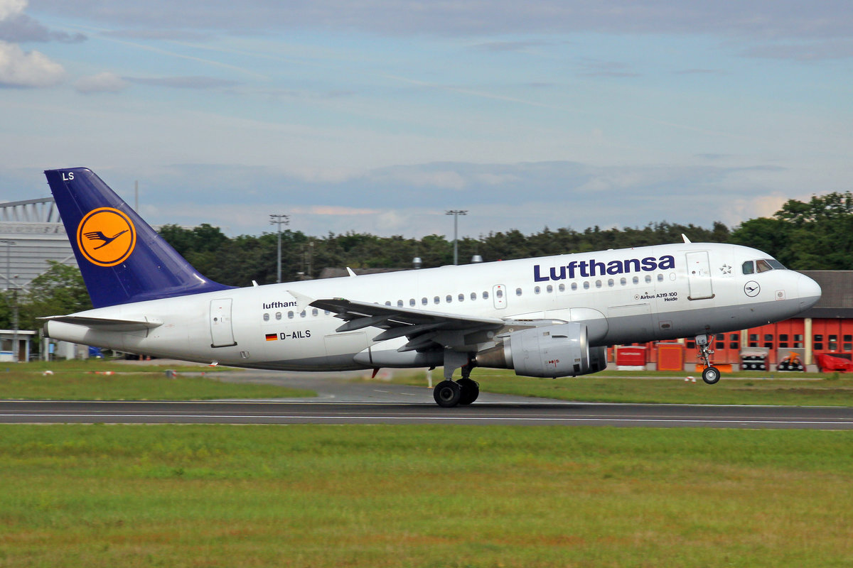 Lufthansa, D-AILS, Airbus A319-114, msn: 729,  Heide , 20.Mai 2017, FRA Frankfurt am Main, Germany.