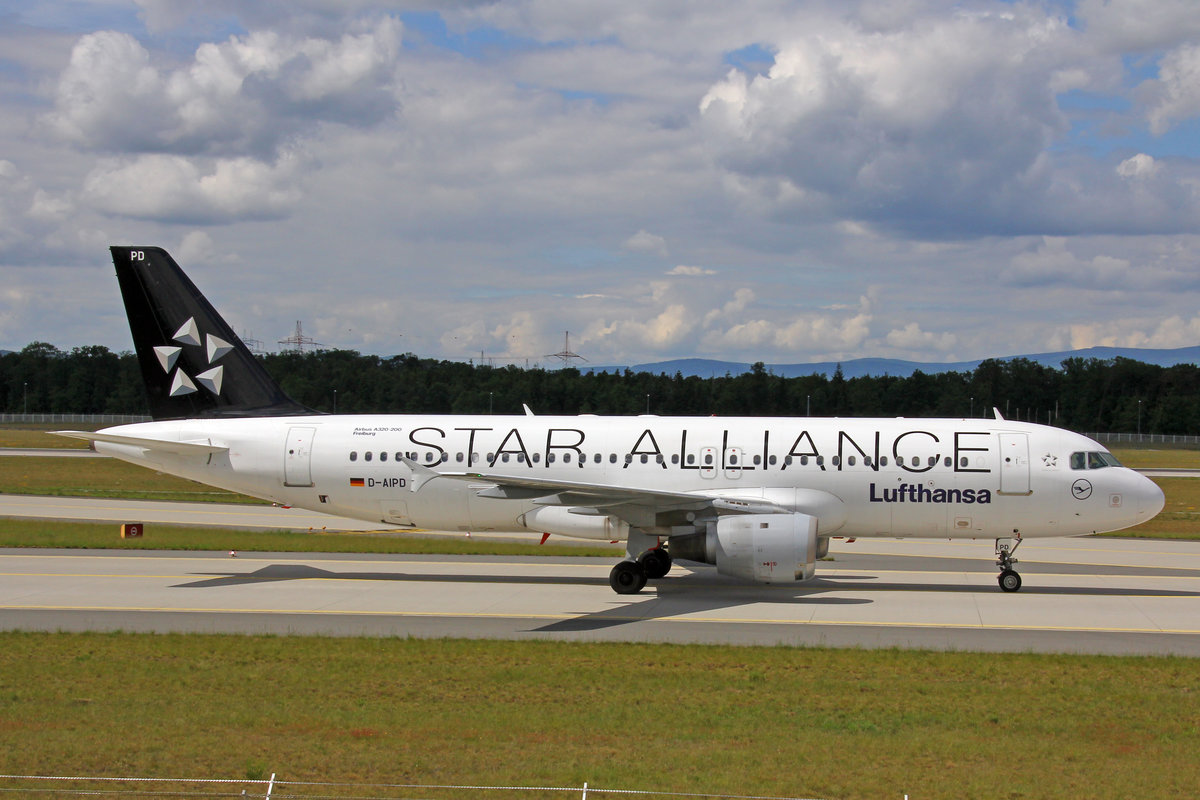 Lufthansa, D-AIPD, Airbus A320-211,  Freiburg im Breisgau , 20.Mai 2017, FRA Frankfurt am Main, Germany.