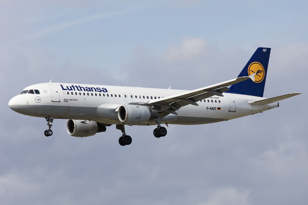 Lufthansa, D-AIQT, Airbus, A320-211, 26.09.2015, BCN, Barcelona, Spain 





