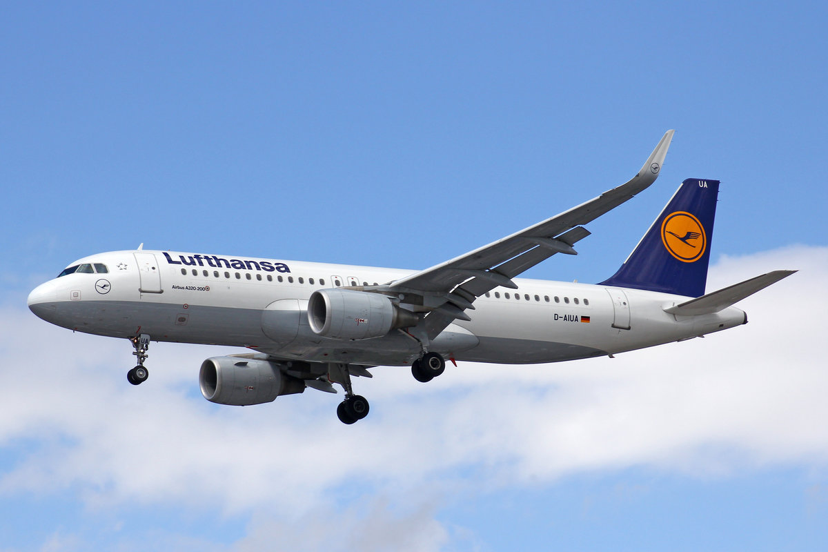 Lufthansa, D-AIUA, Airbus A320-3214 SL, 01.Juli 2016, LHR London Heathrow, United Kingdom.