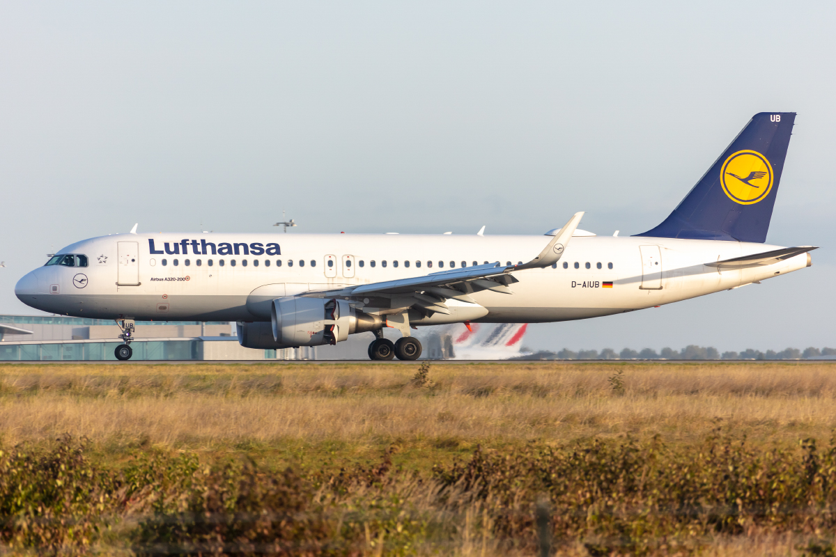 Lufthansa, D-AIUB, Airbus, A320-214, 11.10.2021, CDG, Paris, France