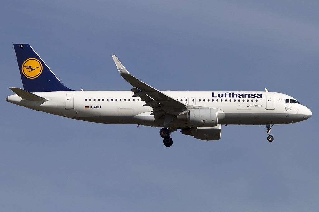 Lufthansa, D-AIUB, Airbus, A320-214, 19.04.2015, FRA, Frankfurt, Germany 




